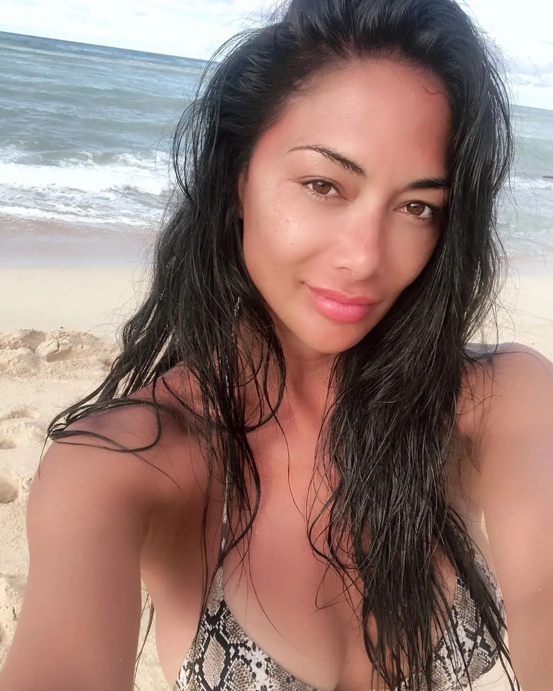Hot Mulatto Babe Shows Off Shaved Pussy - Explicit Amateur Photo