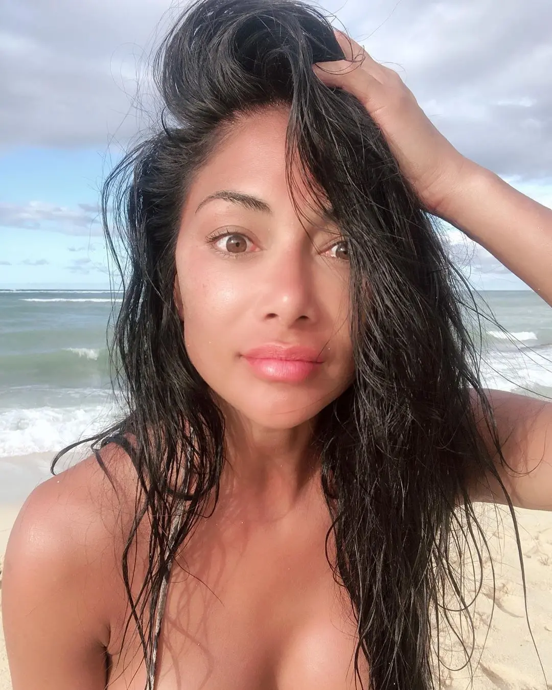 Hot Mulatto Babe Shows Off Shaved Pussy - Explicit Amateur Photo