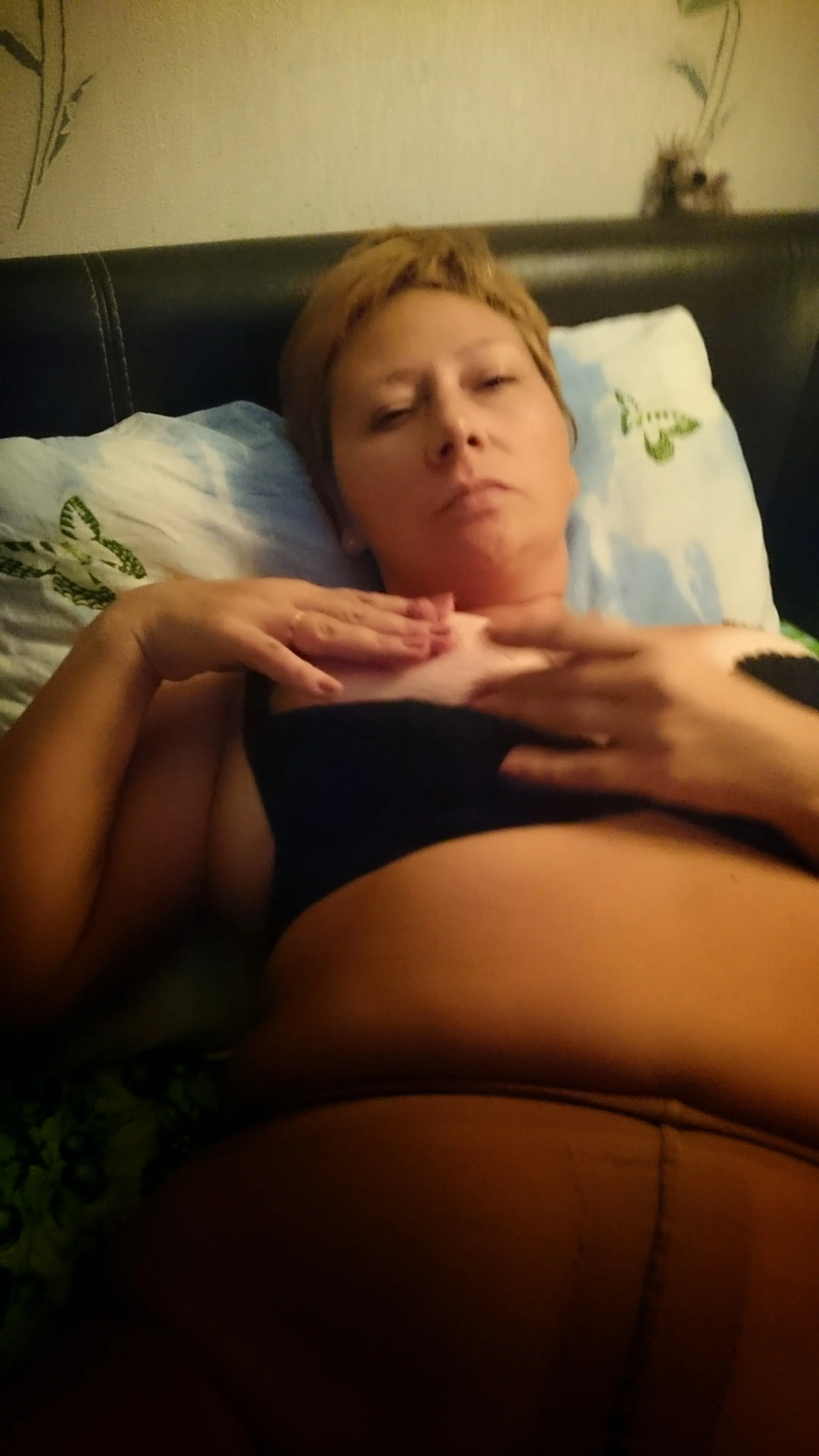 Internet Slut Sveta's Amateur Porn: Busty Boobs and Wet Pussy Games