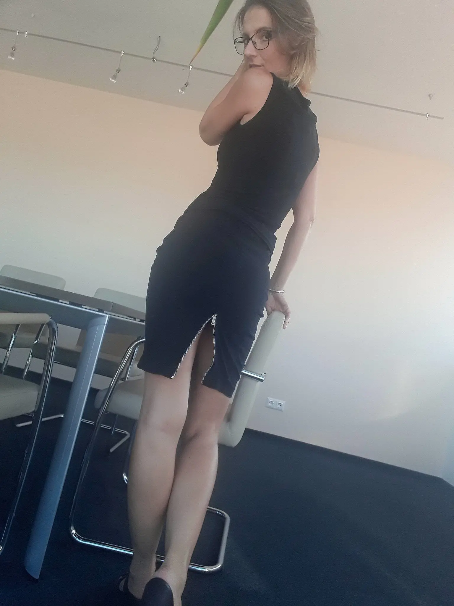 Hot Mature Woman with Perfect Ass in Amateur Porn Photo Shoot