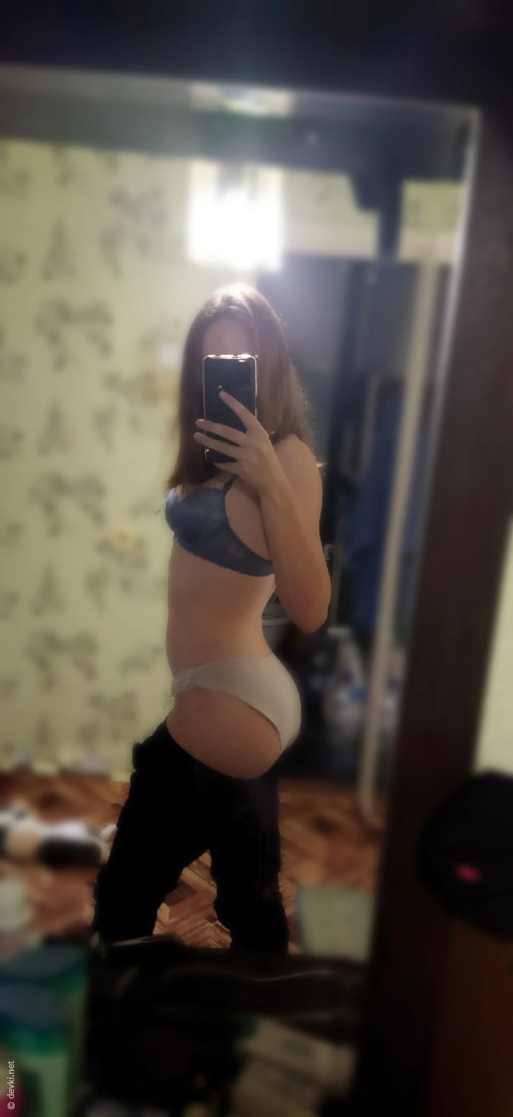 Exhibitionist Amateur Pussy - Turned on by Watching Eyes