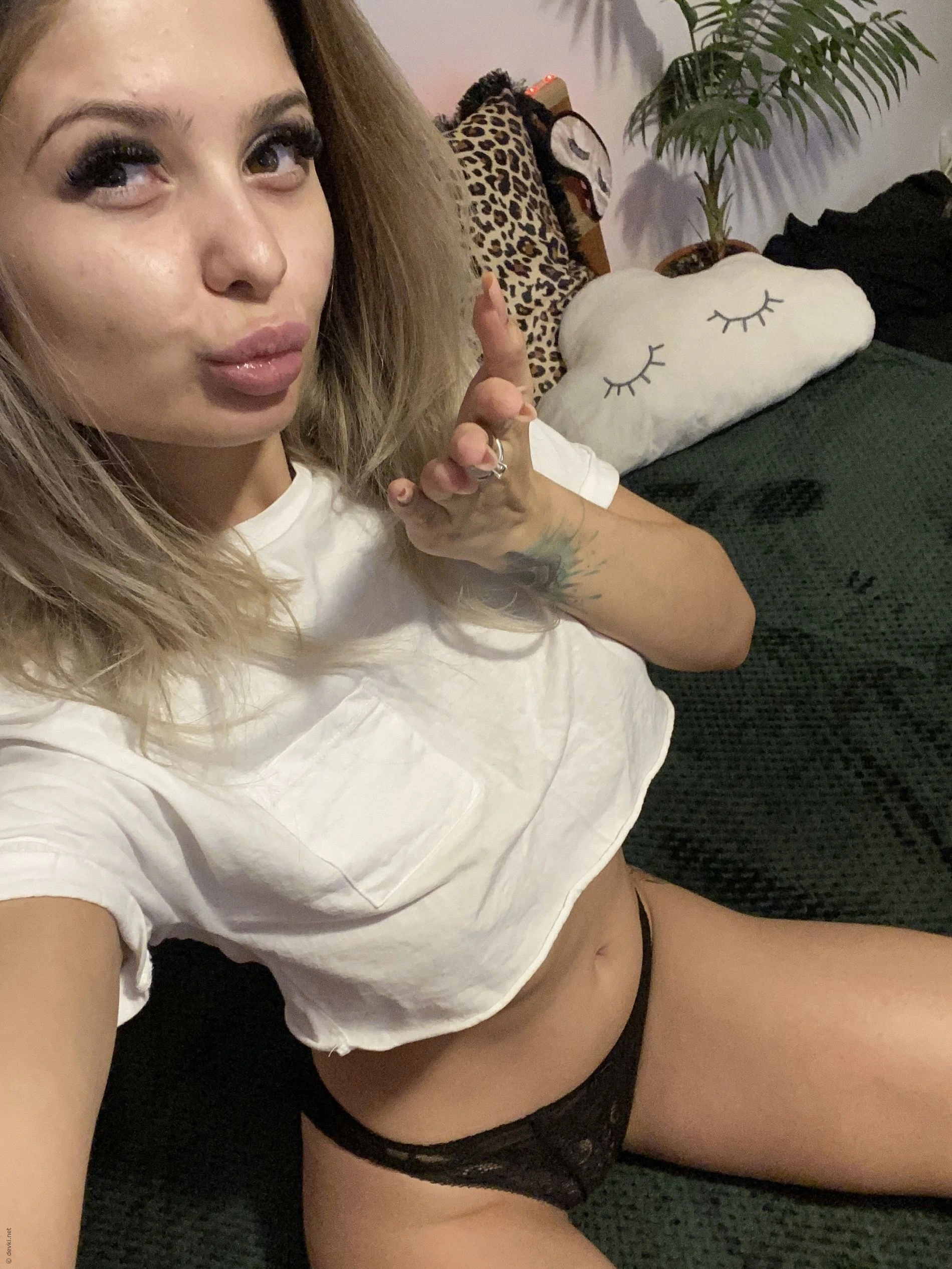 Amateur Slut Satisfies Her Lust with Sex Toys - Explicit Homemade Porn