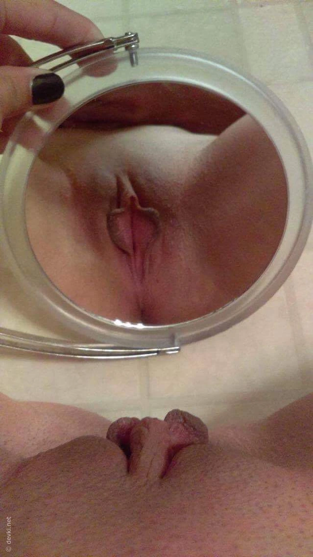 Amateur Demonstrates Pussy and Ass - Explicit Homemade Photos
