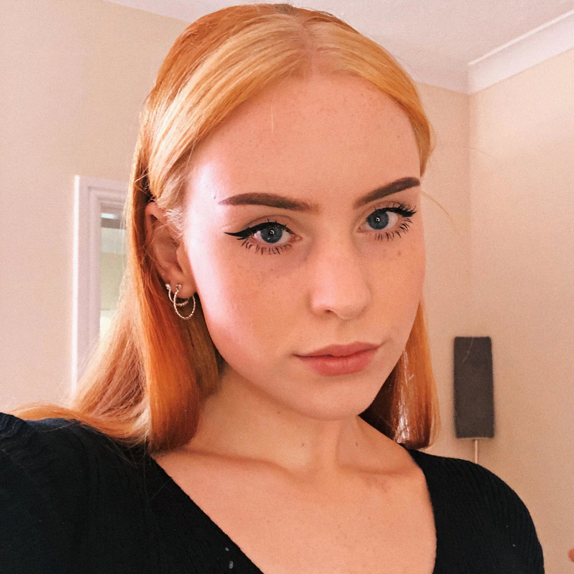 Redhead Teen Takes Erotic Selfies at Home - Amateur Porn Pics