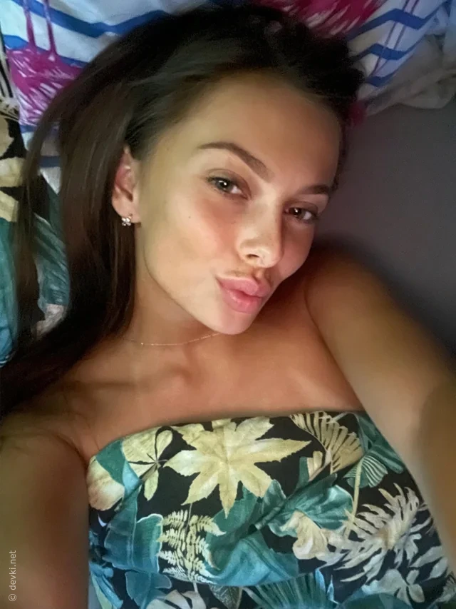 Juicy Teen with Hot Ass and Tight Hole - Amateur Porn Pics