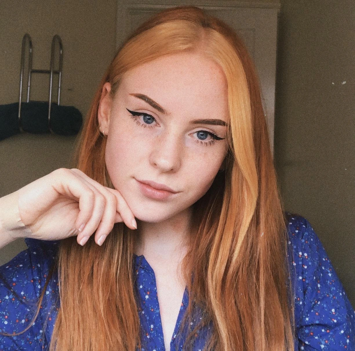 Redhead Teen Takes Erotic Selfies at Home - Amateur Porn Pics