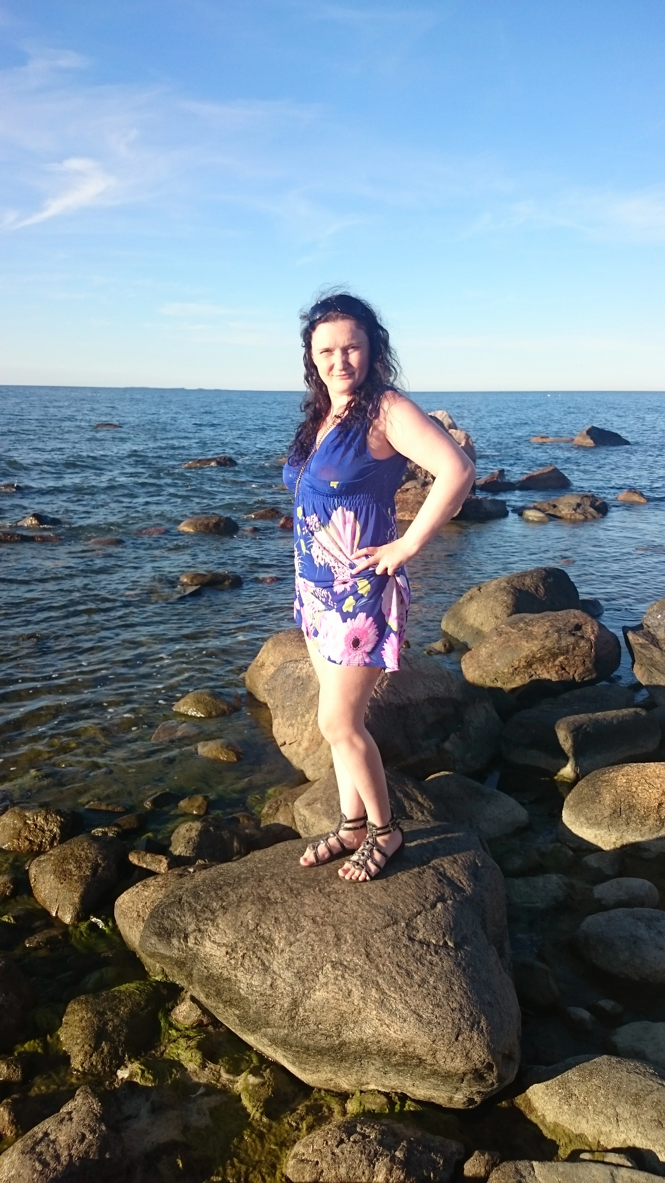 Outdoor Blowjob by Amateur Slut - Explicit Blowjob Porn Photo