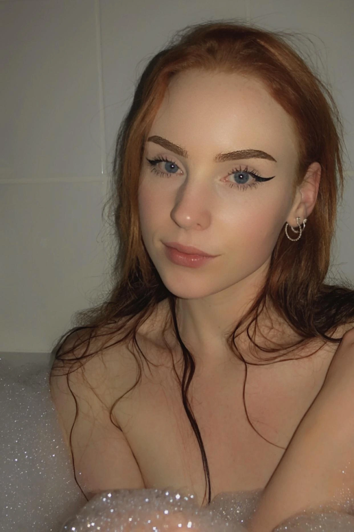 Redhead Teen Takes Erotic Selfies at Home - Amateur Porn Pics