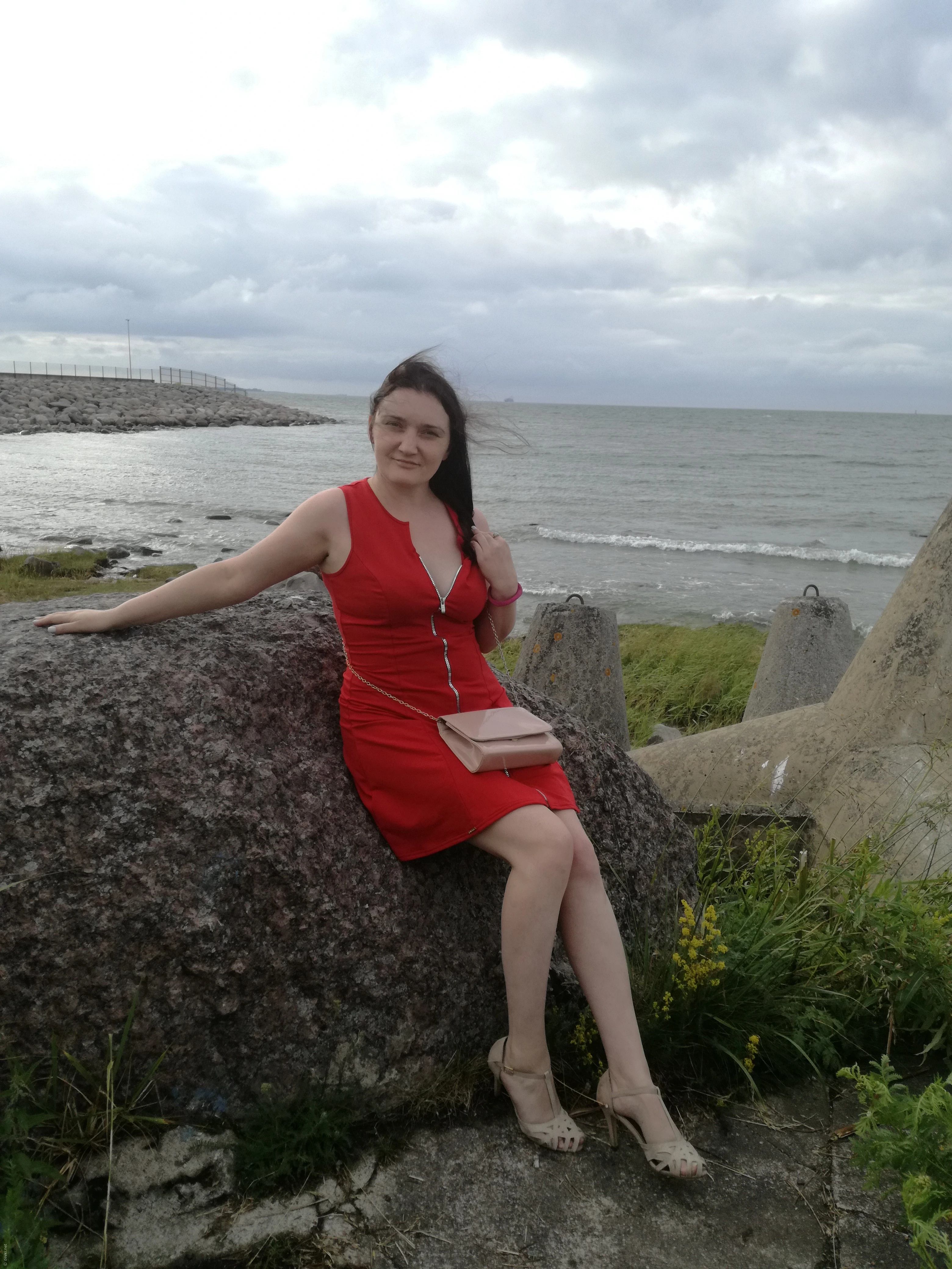 Woman Gives Blowjob in Car: Amateur Porn Photo