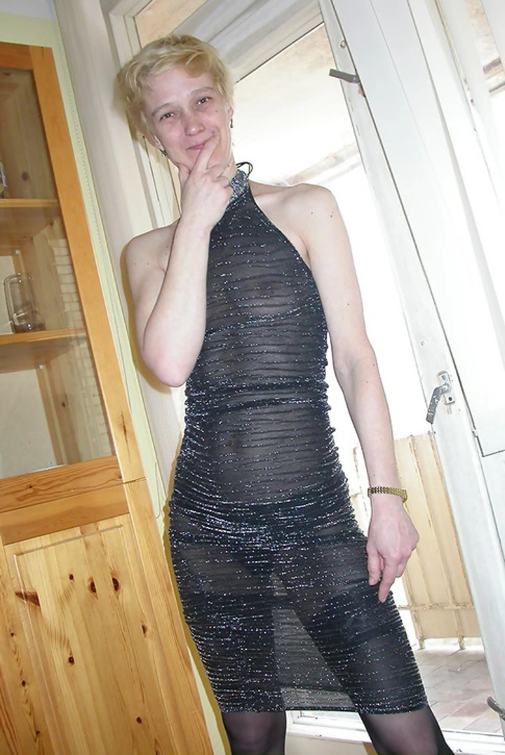 Blonde Babe Poses and Gives Blowjob - Explicit Amateur Porn Photo