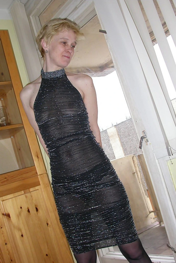 Blonde Babe Poses and Gives Blowjob - Explicit Amateur Porn Photo