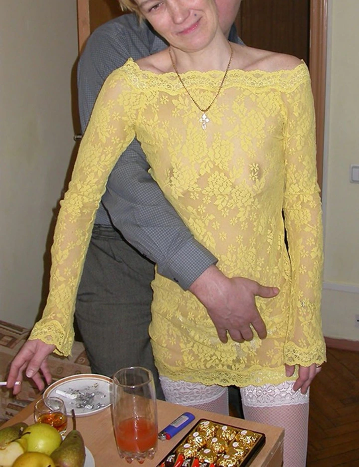 Blonde Babe Poses and Gives Blowjob - Explicit Amateur Porn Photo