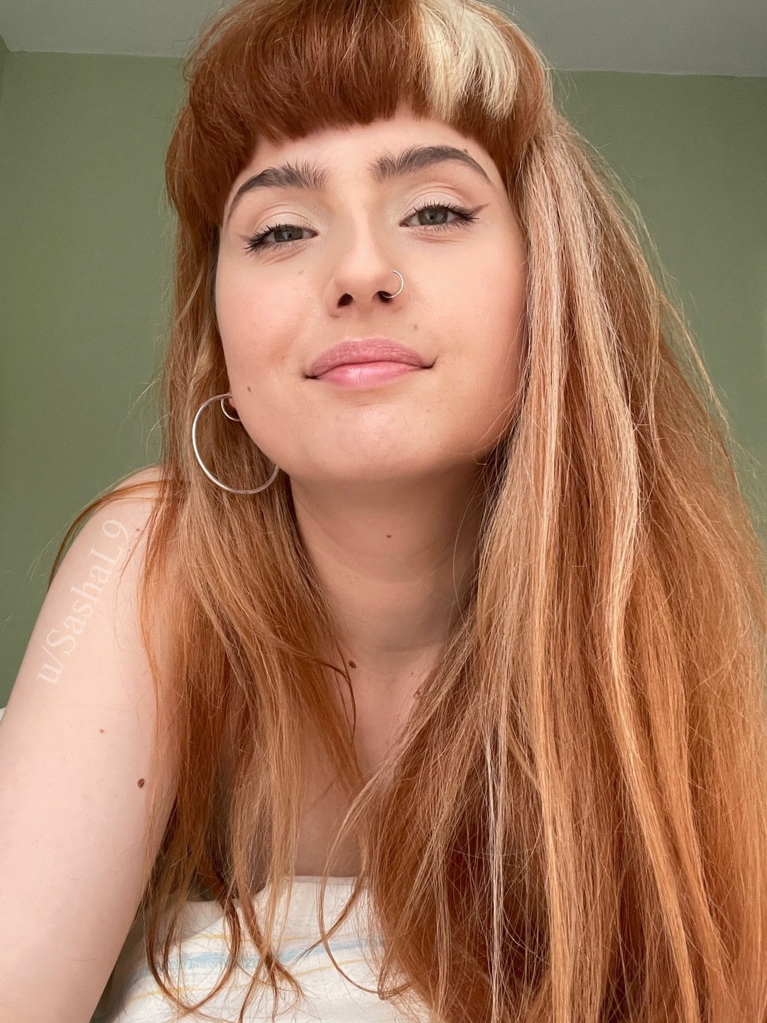 Fiery Beauty in Latex and Stockings Shows Pussy