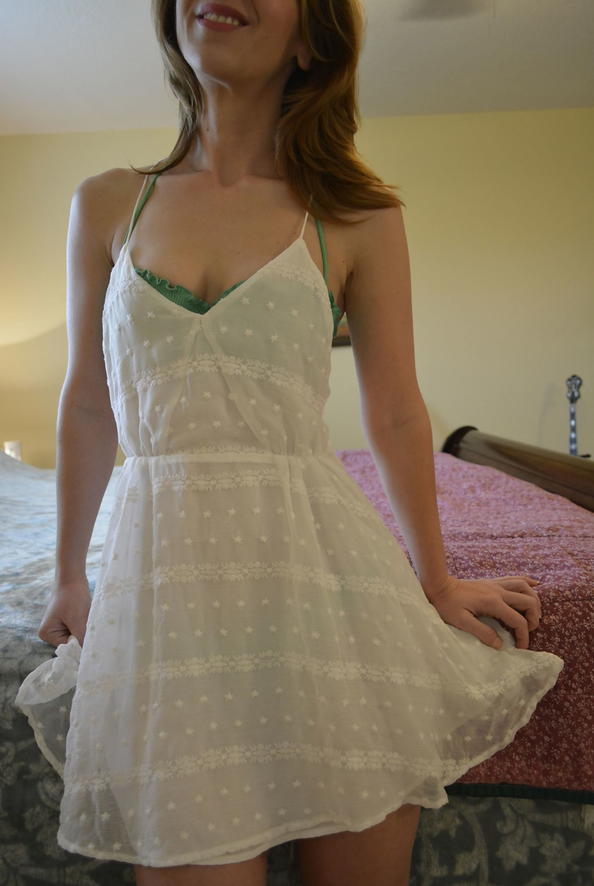 Shy Cutie Explicitly Shows Off Body