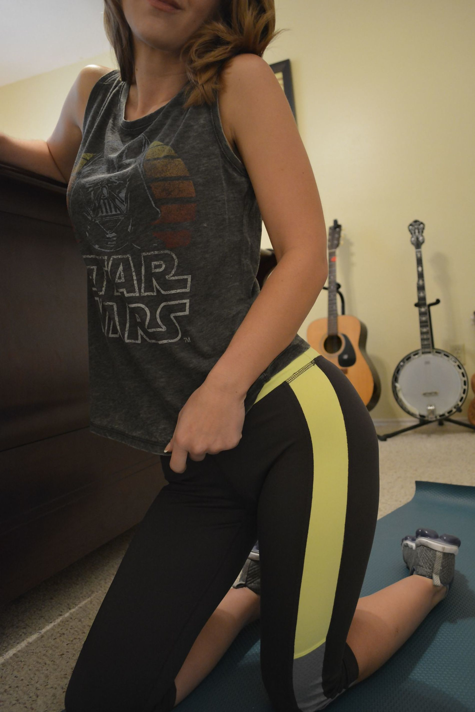 Shy Cutie Explicitly Shows Off Body