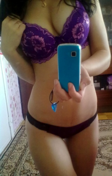 Naked Azerbaijani Woman Sexually Selfies